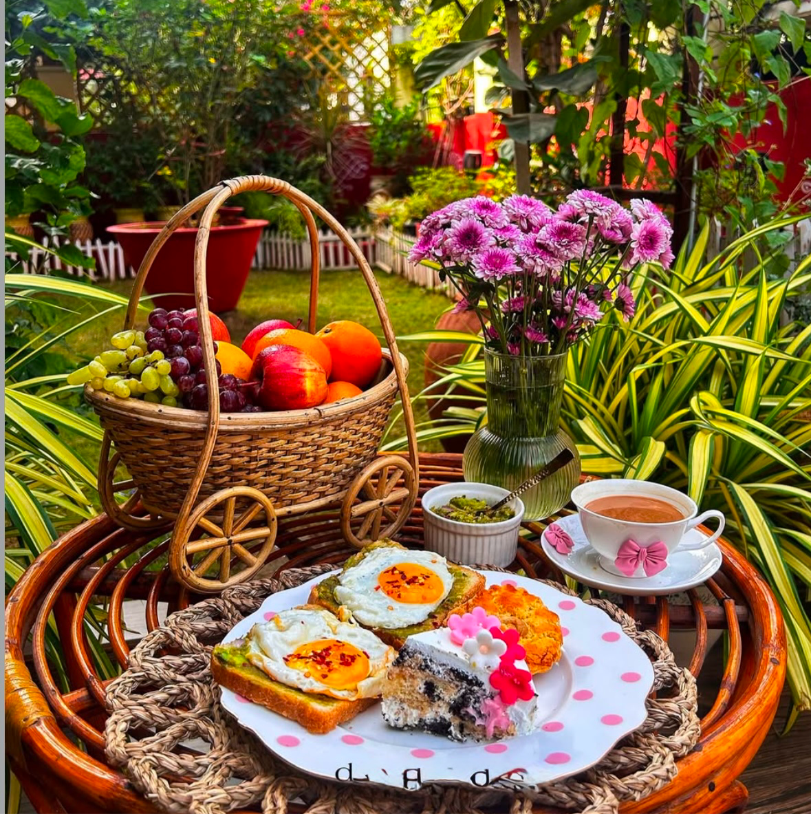 CANE BASKET ON WHEELS
