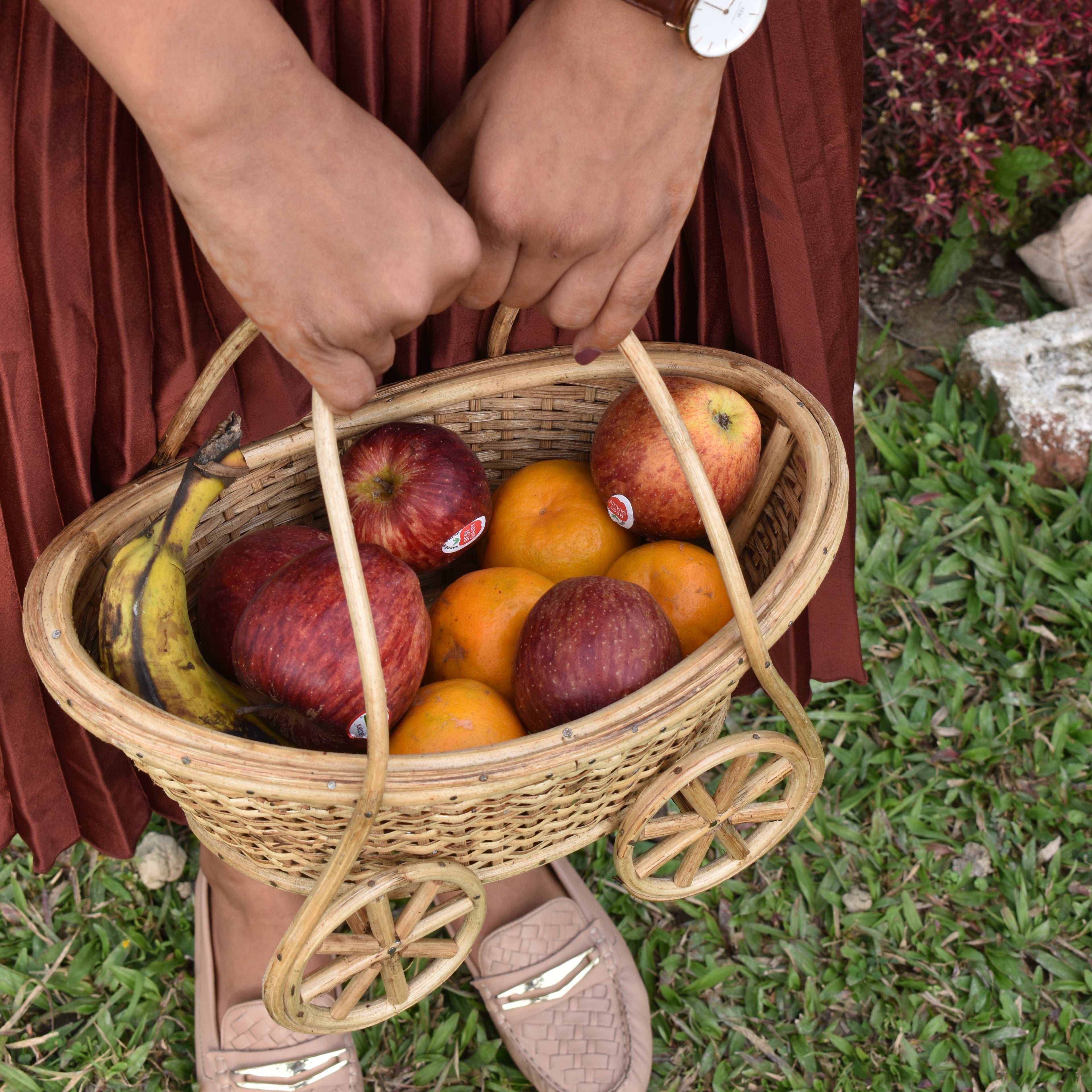 CANE BASKET ON WHEELS