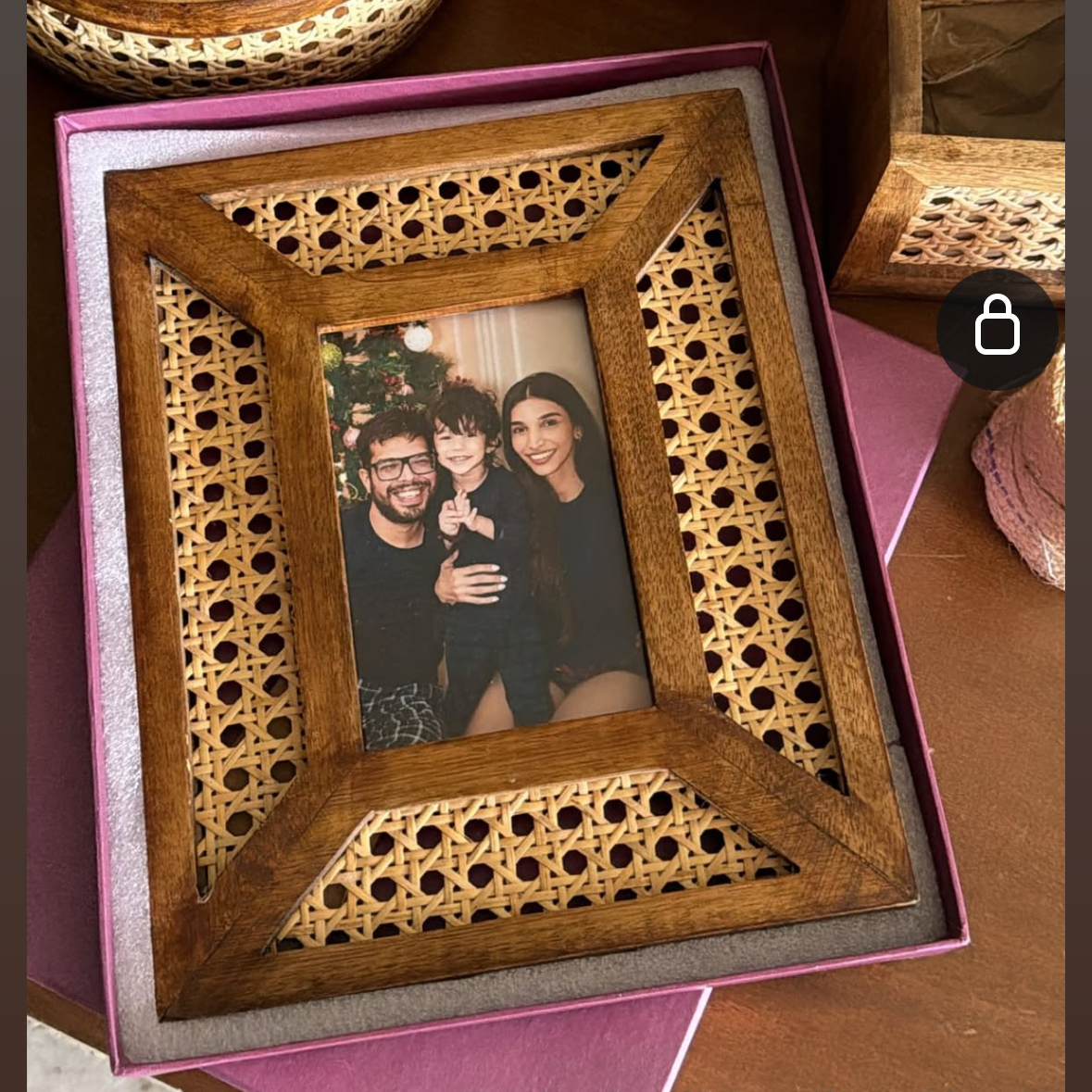 AMARA RATTAN PHOTOFRAME