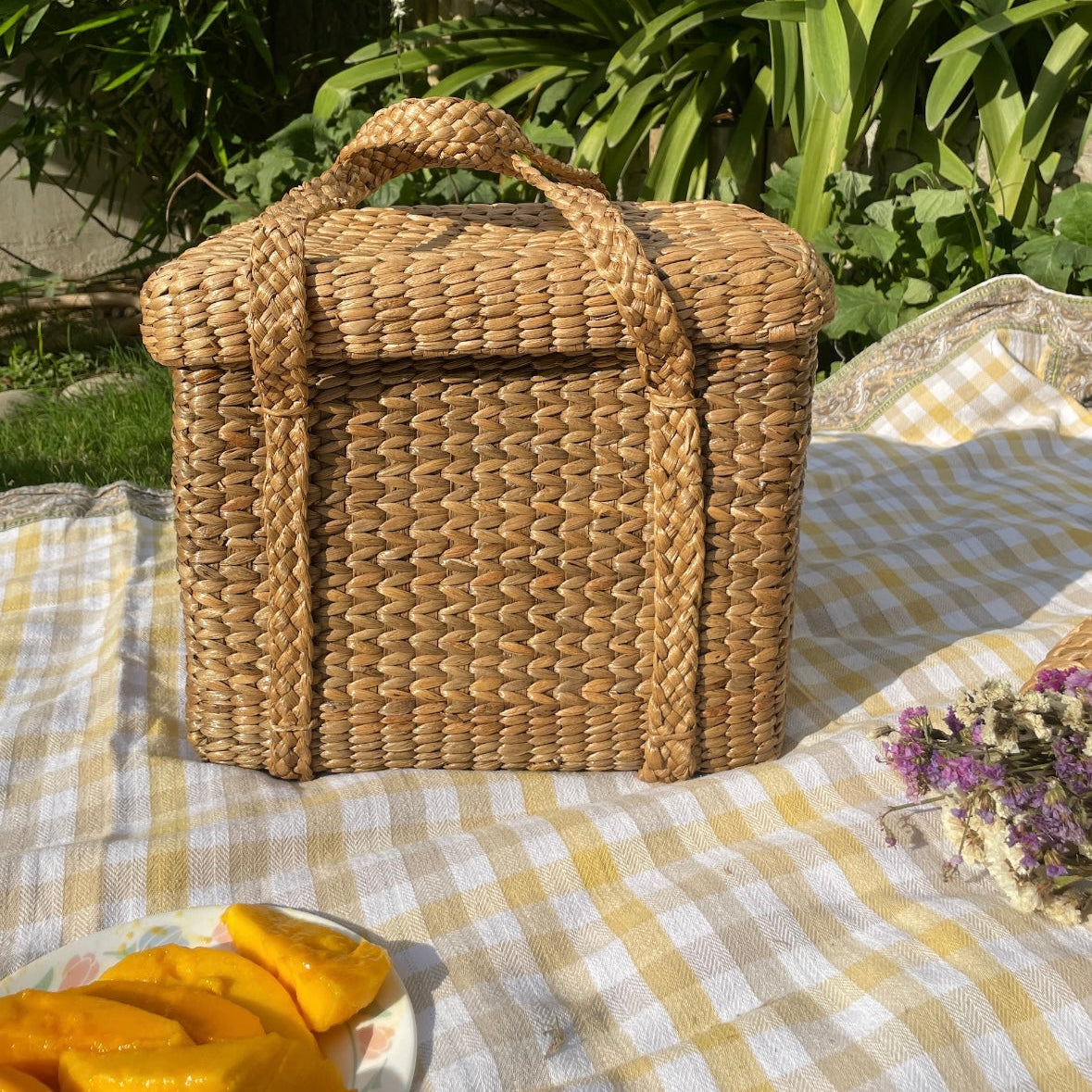PICNIC BASKET