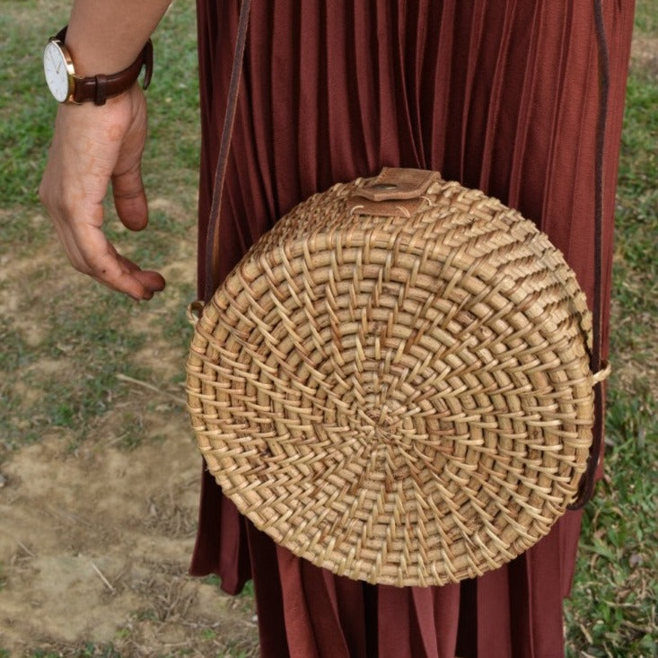 NATURAL CANE SLING BAG