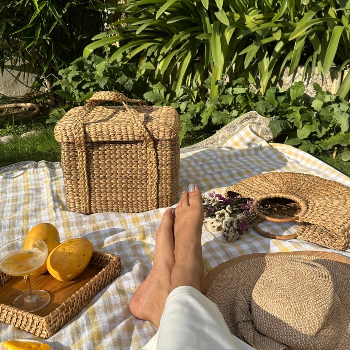 PICNIC BASKET